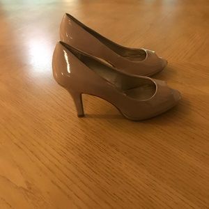 BANDOLINO Nude Heels
